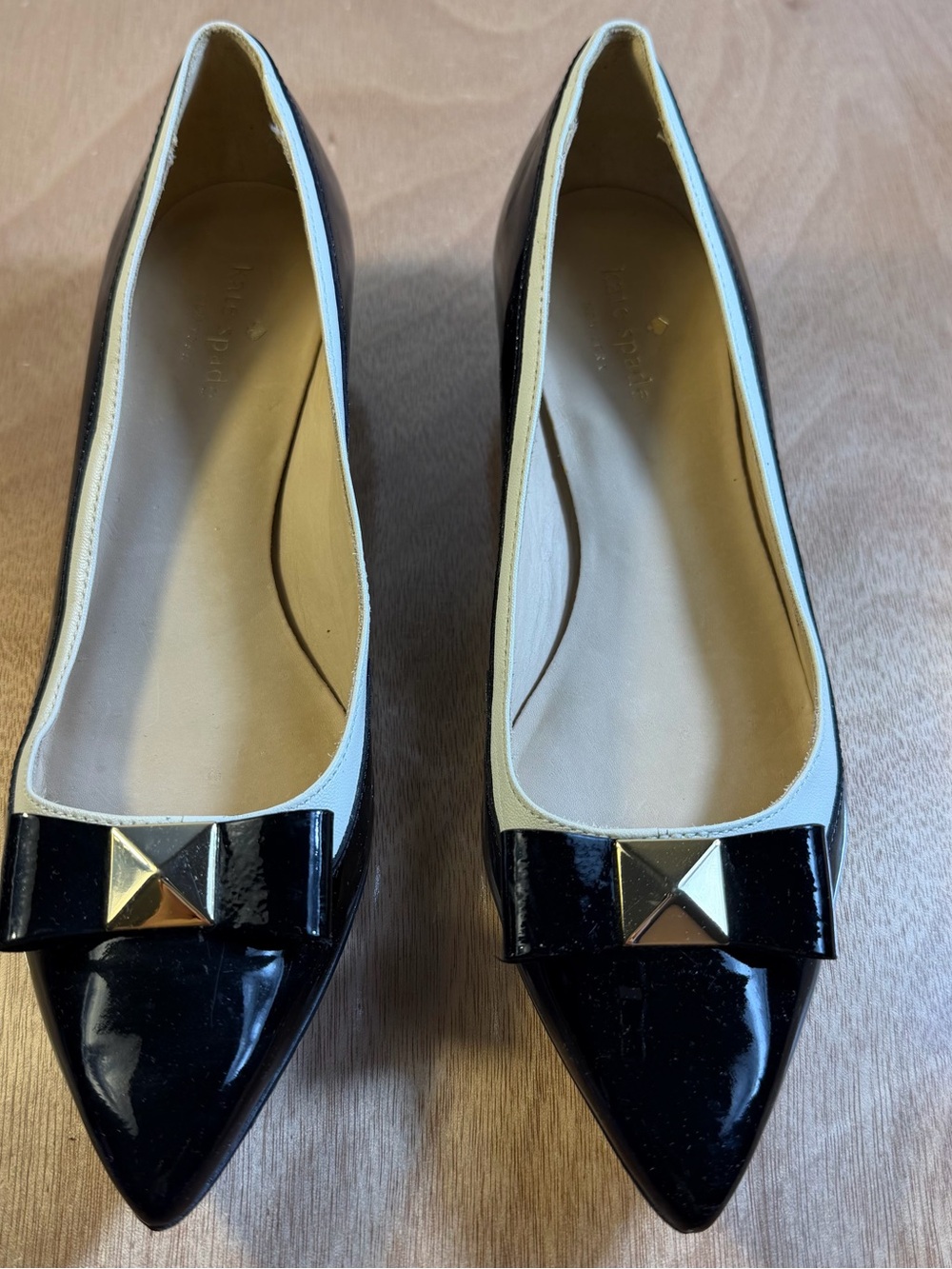Kate Spade Tuxedo Black Patent Cream Trim Stud Bow Pointed Heels Coquette 7.5